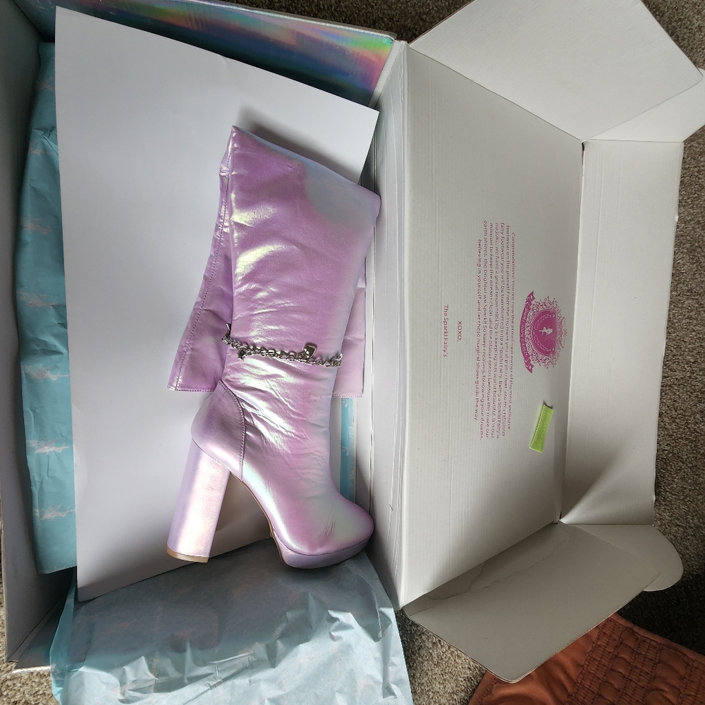 Boots - Picture 4 of 4